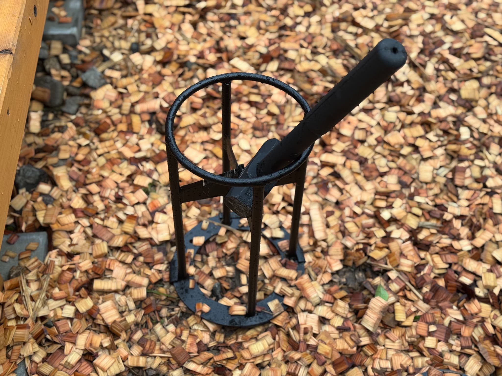 薪割り台とハンマーの写真